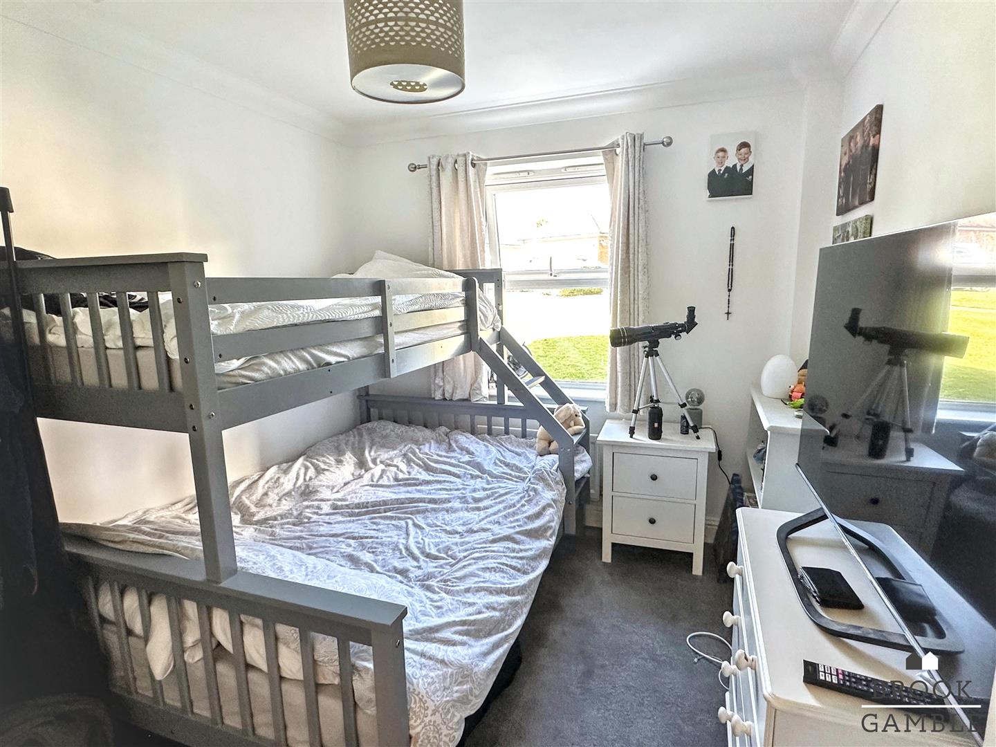 2 Bedroom Flat/Apartment. St. Annes Road in Eastbourne,  10